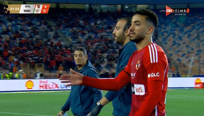 سقوط محمد عبد المنعم واستبداله في مباراة الاهلي وبلدية المحلة
