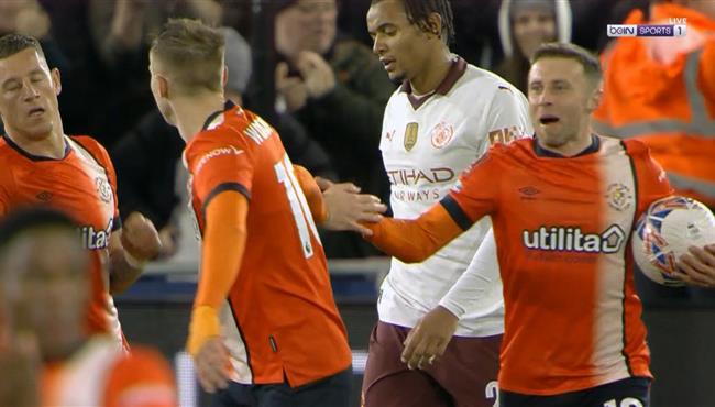 هدف لوتون تاون الثاني في مرمي مانشستر سيتي بكاس الاتحاد الانجليزي