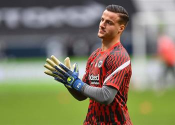 ثلاثي الدوري الإنجليزي يتنافس على حارس أياكس