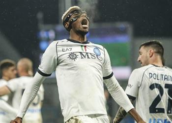 فيديو هاتريك أوسيمين يقود نابولي لاكتساح ساسولو بسداسية في الدوري الإيطالي