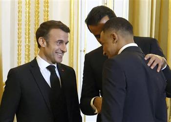 ماكرون يوضح هل تناقش مع مبابي بشأن مستقبله خلال عشاء الإليزيه