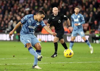 أستون فيلا يستعيد توازنه بخماسية أمام شيفيلد في الدوري الإنجليزي