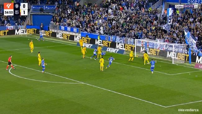 فرصة خطيرة من ديبورتيفو الافيس علي مرمي برشلونة بالدوري الاسباني