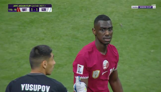 المعز علي يهدر فرصة هدف محقق لقطر امام اوزبكستان في كاس اسيا