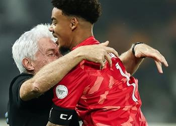 مدرب جنوب إفريقيا يتغنى بحارسه في كأس أمم إفريقيا ما قام به ليس حظ ا