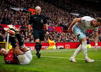 تين هاج عن إصابة ليساندرو مارتينيز لا يمكننا سوى الدعاء