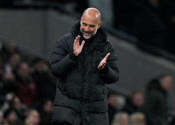 جوارديولا يشيد بحارس برينتفورد بعد ثلاثية مانشستر سيتي ويدافع عن هالاند