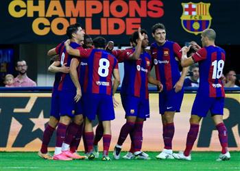 برشلونة يسابق الزمن لتجديد عقد ثنائي الفريق