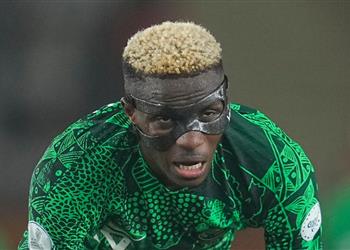 مدرب نيجيريا يراوغ بشأن مشاركة أوسيمين أمام جنوب إفريقيا