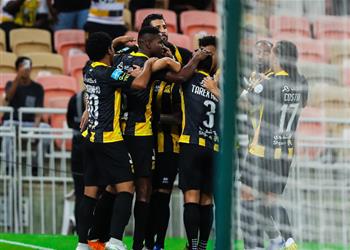 فيديو الاتحاد يفوز على الطائي بثلاثية في الدوري السعودي