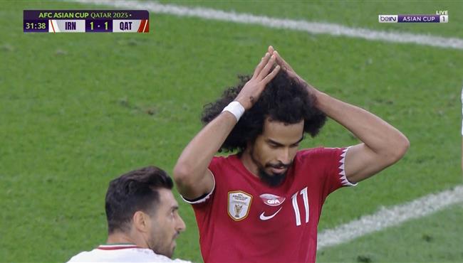 اكرم عفيف يهدر هدف محقق لـ قطر امام ايران في نصف نهائي كأس اسيا