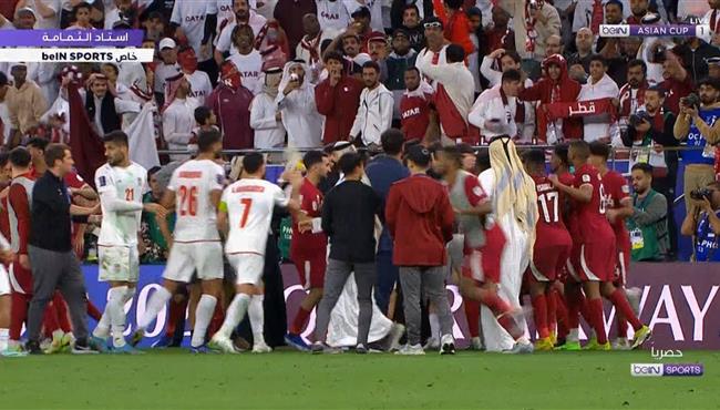 اشتباك بين لاعبي قطر وايران بعد انتهاء المباراة