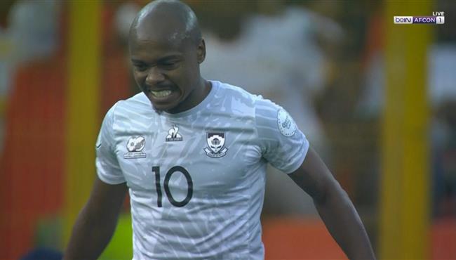 بيرسي تاو يهدر فرصة خطيرة في مباراة جنوب افريقيا ونيجيريا