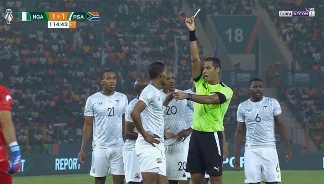 امين عمر يطرد جرانت كيكانا في مباراة جنوب افريقيا ونيجيريا بكأس امم افريقيا