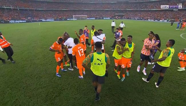 فرحة لاعبي كوت ديفوار بعد الفوز علي الكونغو الديمقراطية في كاس امم افريقيا
