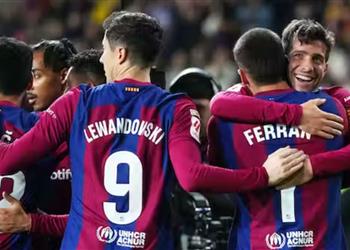 برشلونة يفتح باب الرحيل أمام 6 لاعبين في الصيف