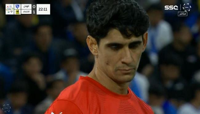 تصدي ياسين بونو الرائع يحرم الاتحاد من هدف ثاني امام الهلال