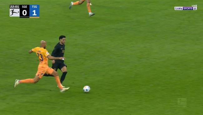 عمر مرموش يتسبب في طرد لاعب هوفنهايم بالدوري الالماني