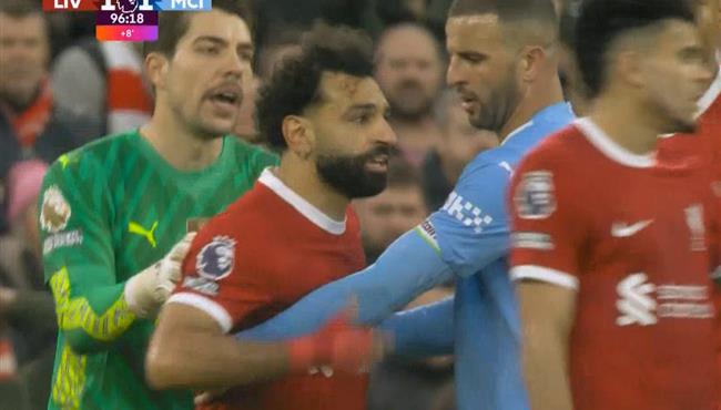 خناقة محمد صلاح وبرناردو سيلفا في مباراة ليفربول ومانشستر سيتي