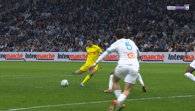 مصطفي محمد يطالب بركلة جزاء امام مارسيليا بالدوري الفرنسي