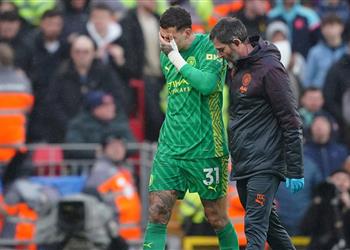 جوارديولا يثير القلق حول إصابة إيدرسون في مباراة ليفربول ومانشستر سيتي