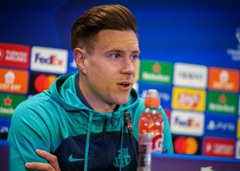 تير شتيجن ي حذر من تطور نابولي ويؤكد لم أتقبل قرار تشافي بالرحيل عن برشلونة