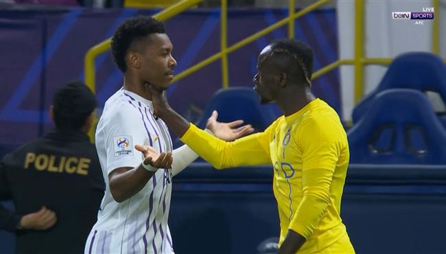 ساديو ماني يعتدي علي سعيد جمعة لاعب العين في دوري ابطال اسيا