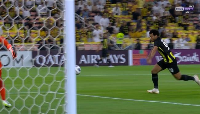 رومارينيو يهدر فرصة هدف محقق امام الهلال في دوري ابطال اسيا