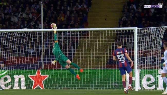 تصدي تير شتيجن الرائع يحرم نابولي من تسجيل هدف امام برشلونة