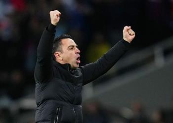 برشلونة يثير الغموض حول مستقبل تشافي بعد التأهل إلى ربع نهائي دوري أبطال أوروبا