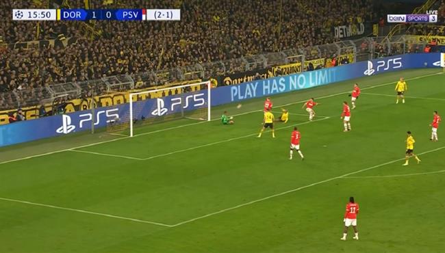 تصدي رائع من حارس ايندهوفن علي مرتين يمنع هدف محقق لـ بوروسيا دورتموند