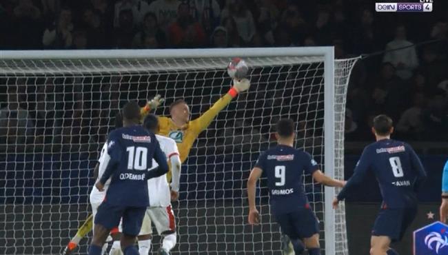 تصدي حارس مرمي نيس الرائع امام باريس سان جيرمان بكأس فرنسا