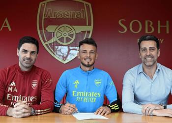 رسمي ا بن وايت يمدد عقده مع آرسنال