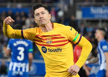 ليفاندوفسكي يكشف عن مستقبله مع برشلونة ورأيه في انضمام مبابي إلى ريال مدريد