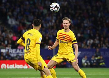 سبورت توضح موقف دي يونج وبيدري من مباراة برشلونة وباريس سان جيرمان