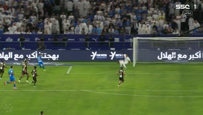 تصدي مصطفي زغبه يحرم مالكوم من تسجيل هدف للهلال امام ضمك بالدوري السعودي