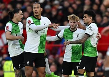 الإثارة مستمرة فيديو هارفي إليوت يسجل هدف ليفربول الثالث أمام مانشستر يونايتد