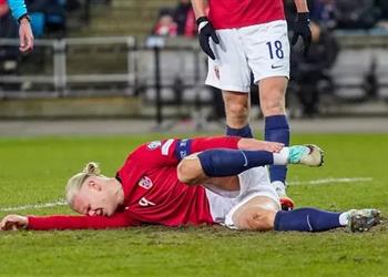 فيديو الإصابة تجبر هالاند على مغادرة تدريبات النرويج