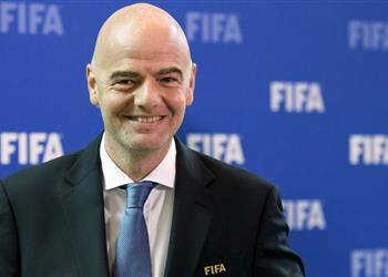 إنفانتينو يحسم القرار النهائي بشأن تطبيق البطاقة الزرقاء في المباريات