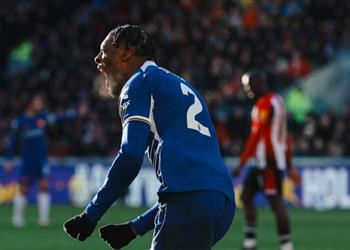 فيديو تشيلسي يفلت من هزيمة أمام برينتفورد ويتعادل بثنائية في الدوري الإنجليزي