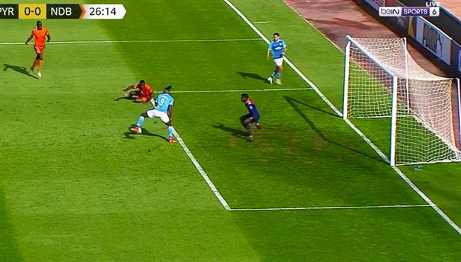 فيستون مايلي يهدر يهدف محقق في مباراة بيراميدز ونواذيبو في دوري ابطال افريقيا