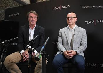 مالك مانشستر يونايتد يتغزل في كلوب ويرد على إمكانية التفاوض معه