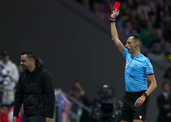 هل يتواجد في الكلاسيكو لجنة المسابقات ت علن عقوبة تشافي بعد الطرد أمام أتلتيكو مدريد