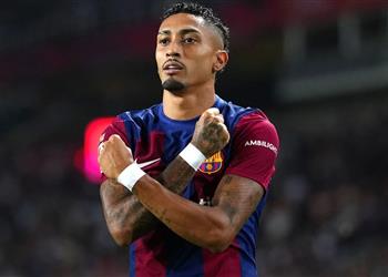 منافسة إنجليزية سعودية على ضم رافينها من برشلونة