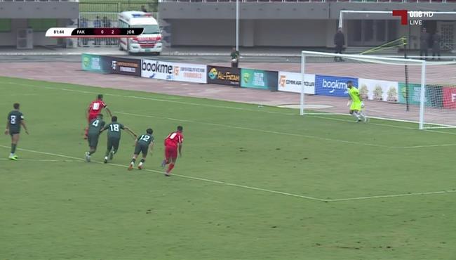 موسي التعمري يهدر ركلة جزاء امام باكستان في تصفيات كأس العالم