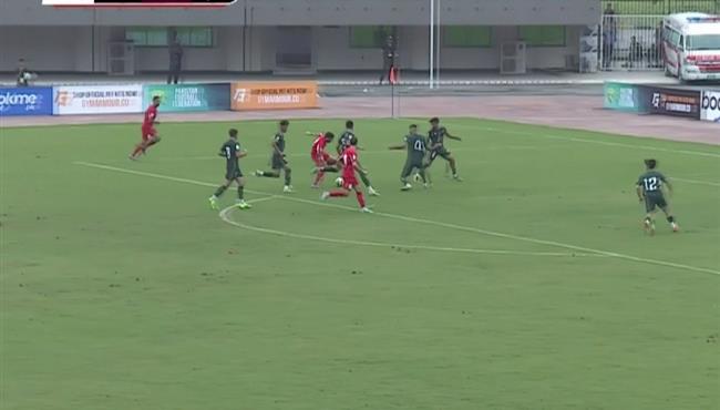 يزن النعيمات يراوغ لاعب وي شمس اخر ويهدر فرصه تسجيل هدف عالمي امام باكستان