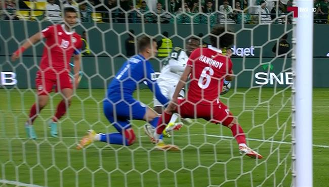 هل حرم الحكم السعودية من ركلة جزاء امام طاجيكستان بتصفيات كاس العالم