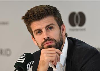 بيكيه يختار أفضل مدافع في تاريخ الدوري الإنجليزي