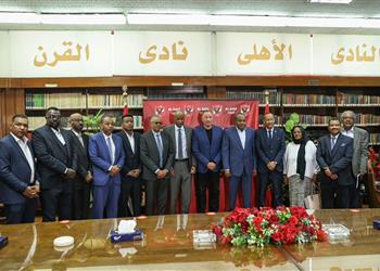 محمود الخطيب يستقبل وفد ا من الهلال السوداني في مقر الأهلي