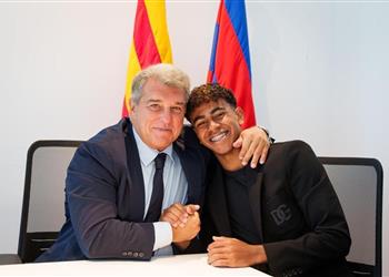 لابورتا يكشف عن رفض برشلونة عرض ا خرافي ا من باريس سان جيرمان لضم لامين يامال